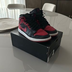 Air Jordan 1 Banned Bred Mid